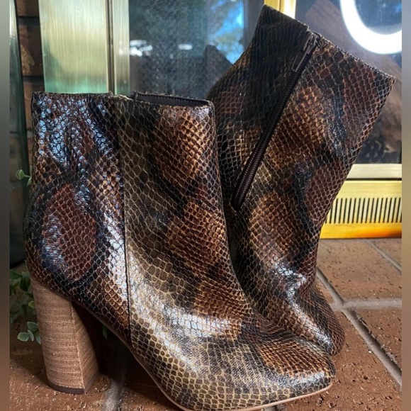 6 Zigi Soho (Buckle) Brown Snake Print Heel Booties - Picture 1 of 5